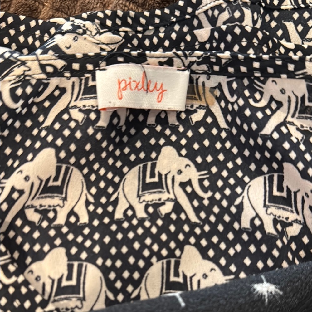 Chic Patterned Blouses Collection - Picture 6 of 6